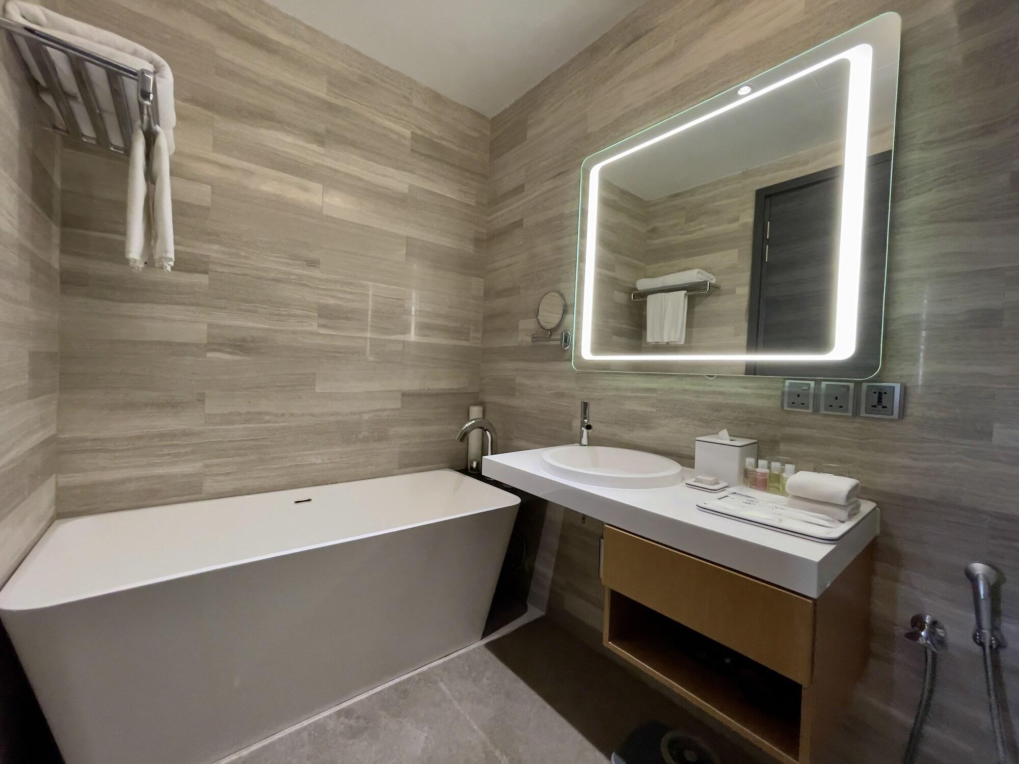 Fraser Place Puteri Harbour Nusajaya (Iskandar Puteri) Exterior foto Bathroom