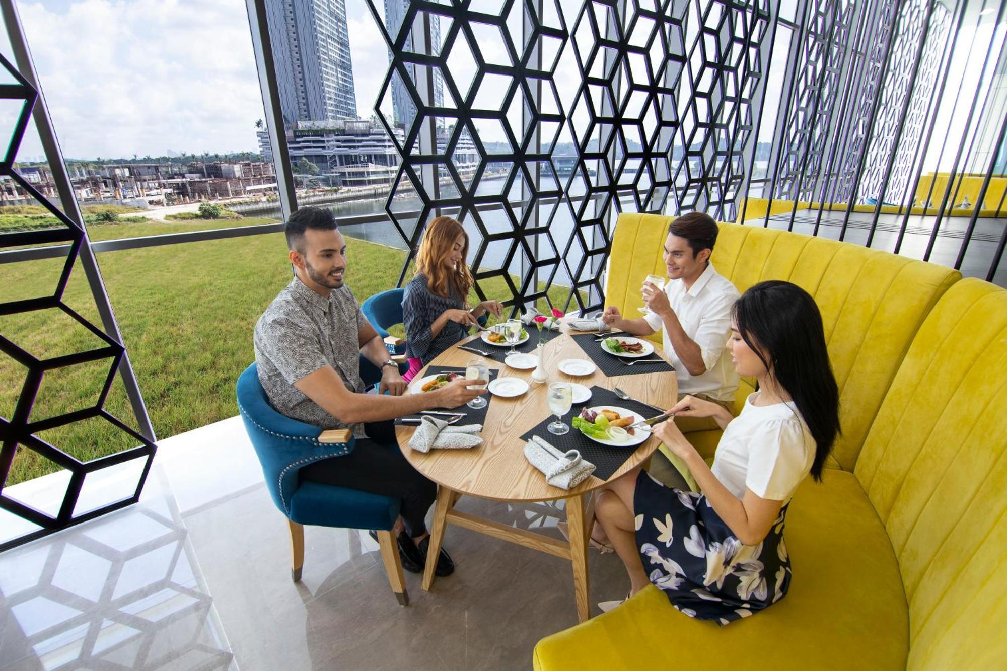 Fraser Place Puteri Harbour Nusajaya (Iskandar Puteri) Exterior foto Sky Bar